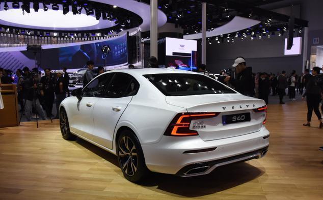 沃尔沃S60▲30万提了辆沃尔沃S60,再换到凯迪拉克CT5,车主:对比差距明显!