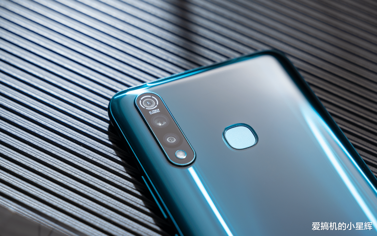 高通骁龙■友商发力!5000毫安+8GB大内存+128GB跌至1498,骁龙芯片+三摄