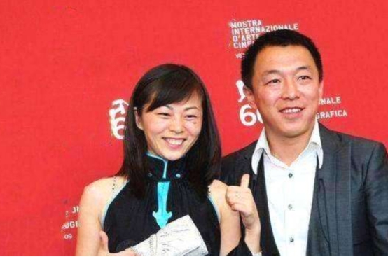 黄渤▲黄渤追她用了13年，成名后不离不弃，如今把她宠成公主