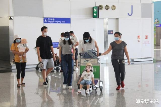 何猷启|何猷启发文澄清离婚原因！妻子接受采访面色如常，怀中孩子惹人疼