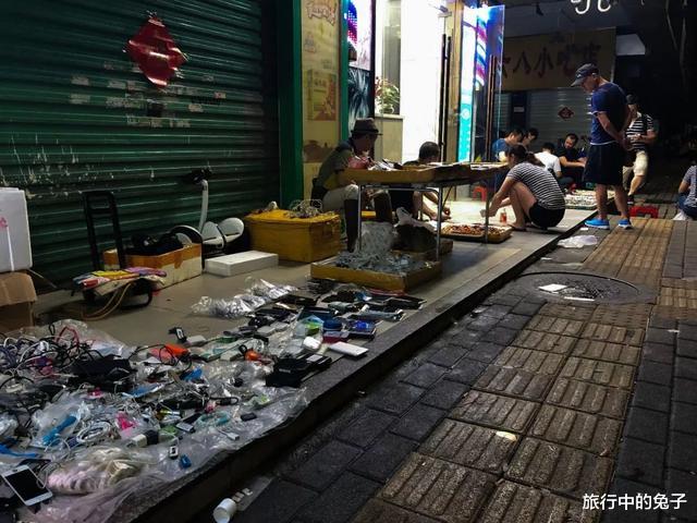 背包客|夜探深圳华强北“鬼市”，夜晚开门拂晓散场，很多背包客月入十万
