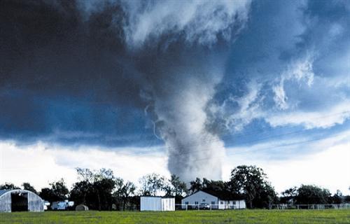 鸡尾酒|倘若不幸被龙卷风卷入风内，存活下来的几率大吗？