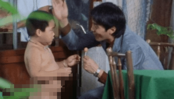 「周星驰」还记得被周星驰“一弹”成名的小胖子吗?如今长大后帅到认不出!