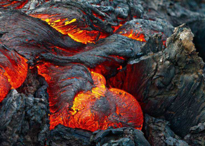 新疆维吾尔自治区|中国卫星回传照片:新疆出现不明大火!地球开启“地狱火模式”?