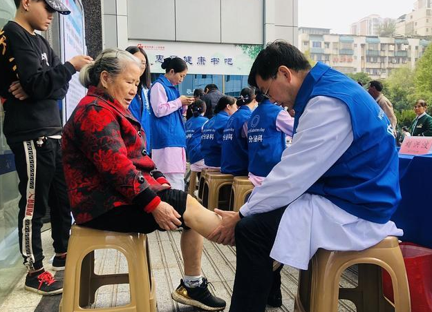糖尿病|为何夏季糖尿病更“猖狂”？提醒：忌口4物，多喝3水，预防并发症