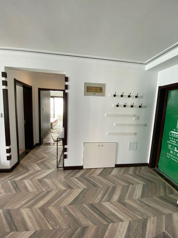 装修了8个月终于毕业了，硬装11万搞定，质量还行，就是太拖拉了