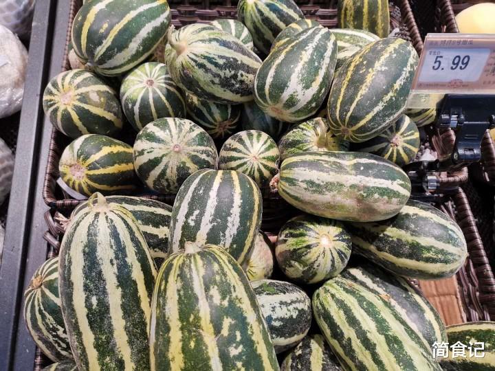 :买甜瓜时,无论贵贱,只要发现这2点,尽量不要买,都是催熟的