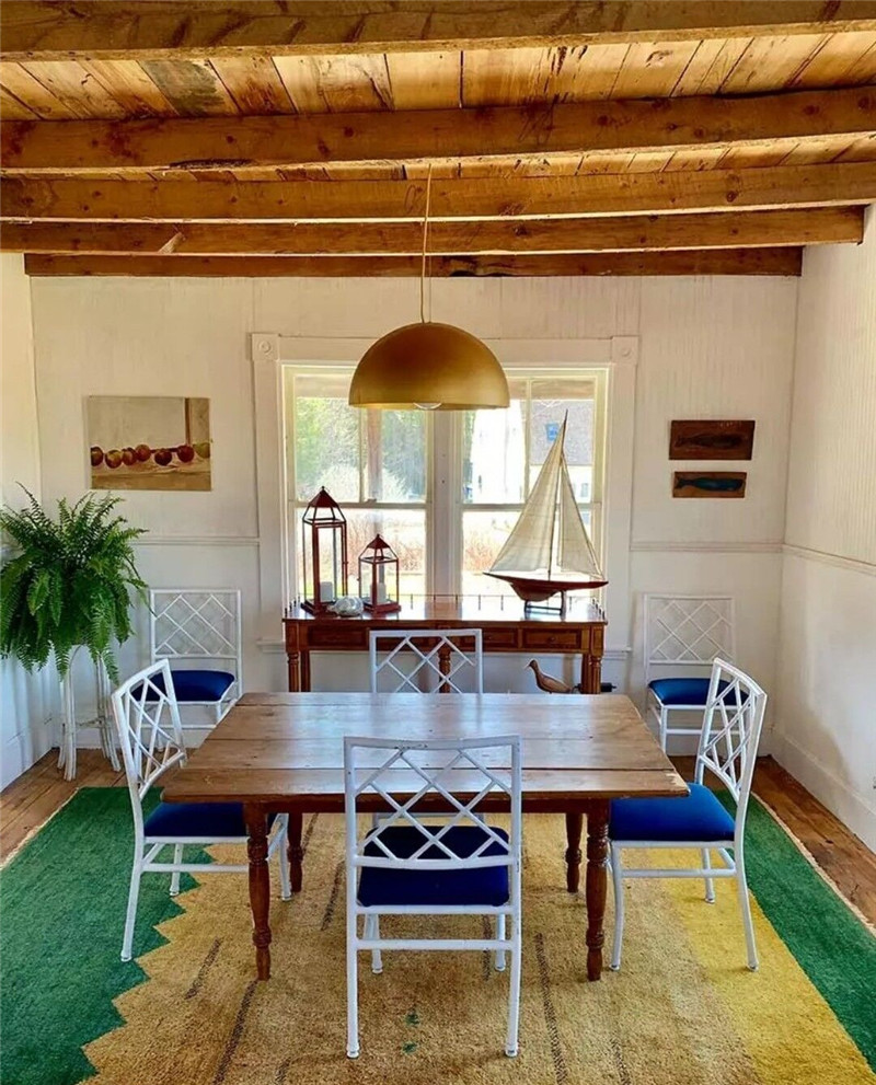 夫妻俩买郊区荒宅,竟用二手货爆改度假屋,朋友来了都不想走!