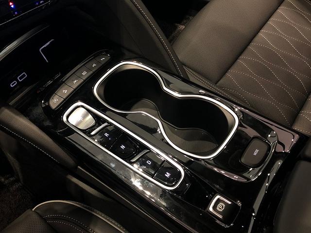 昂科威|探店昂科威S：摆展布局很故意，“双威”同台，叫人怎么选？