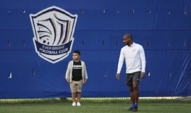 『广州恒大』国足归化他?恒大功勋7岁爱子已随中超队训练!出生在广州+中文流利