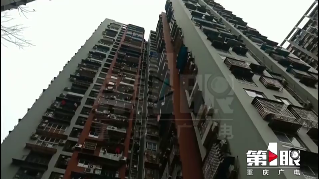 沙坪坝|重庆沙坪坝“天降钞票”事件细节曝光：邻居称扔钱男子曾大量饮酒