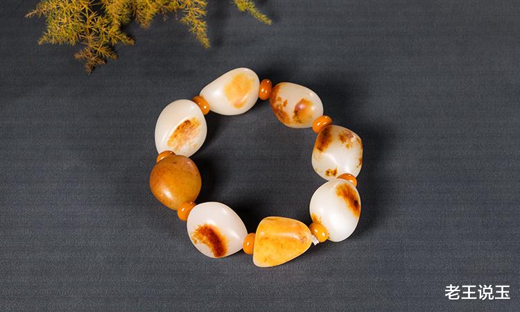 文玩|和田玉籽料手串价格为什么这么高？