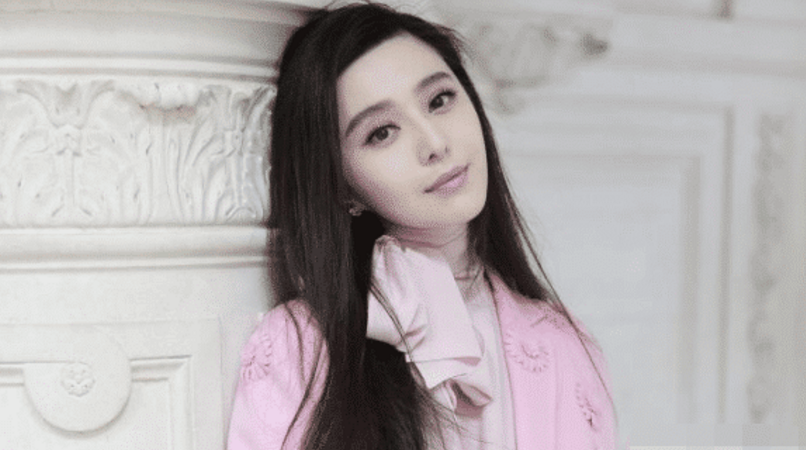 「范冰冰」范冰冰15岁上学照片被疯传，网友直呼：整没整容一目了然