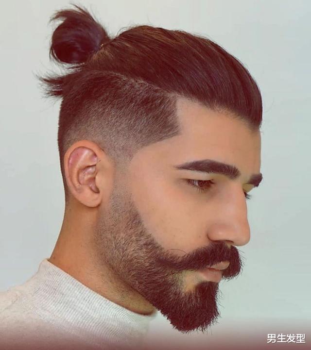 『发型』男士夏季发型别乱剪，这9款造型干净帅气，很有精神