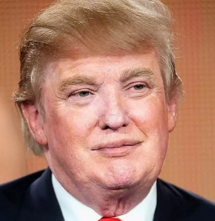 [特朗普]?为什么特朗普的眼袋是白色的？