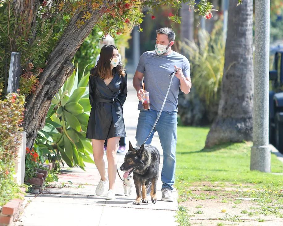 粉底液|阿黛尔暴瘦近照又双叒惊呆全世界!网友完全认不出:你到底是谁!