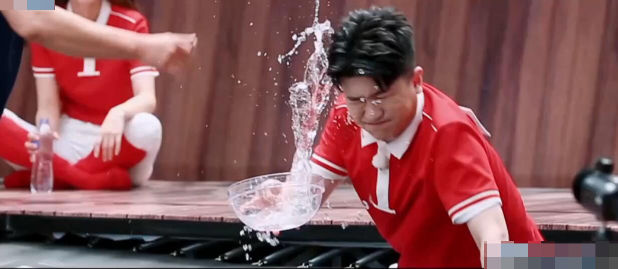 明星|《奔跑吧》节目中首次,男嘉宾遭导演怒怼,女嘉宾却又怒怼男导演