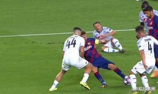 梅西|27-25！梅西禁区1V6+破门，又甩开C罗，创下欧冠66年纪录