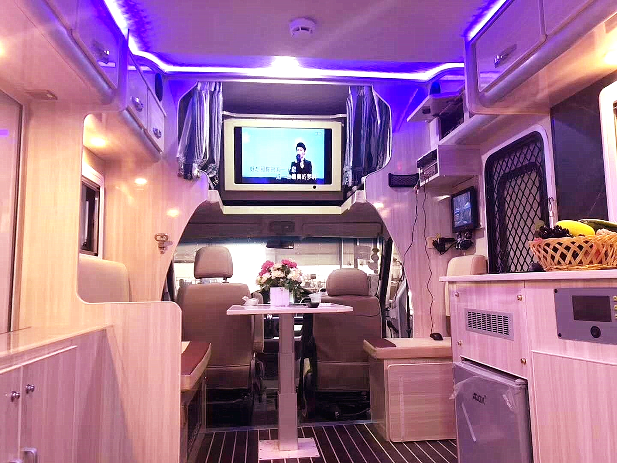 房车|落地不到13万的房车!C照就能开,能做饭还带双人床,适合旅游!