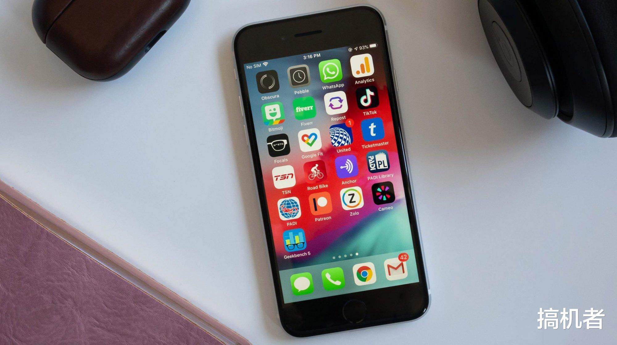 『iPhone 8』iPhone8价格暴跌后连3000元都不到，但我依旧劝你别买