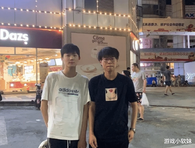 卢崛|IG宁王直播消费前队友，玩小乐言梗：难道你们想我影响队友训练？