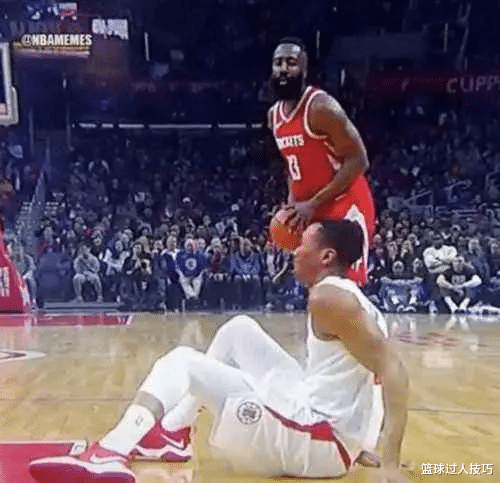 德维恩·韦德@NBA最淡定6个瞬间：科比被球砸脸眼都不眨，韦德老大爷散步帽对手