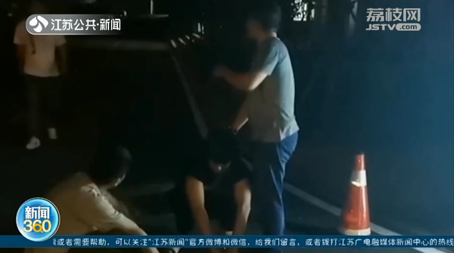 『女孩』12岁女孩被骗1300元后，假扮客服上演惊天大逆转！