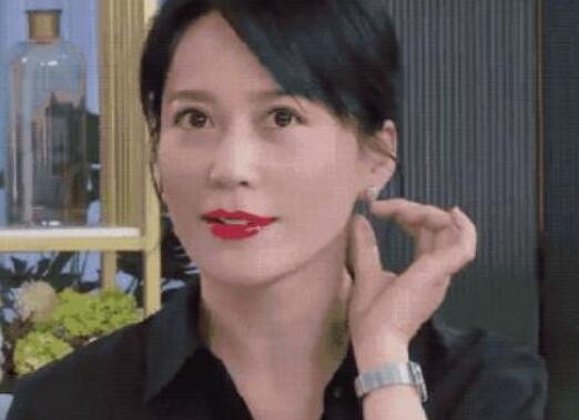 俞飞鸿|49岁俞飞鸿与41岁刘涛同框，失去美颜后，两人颜值引热议！