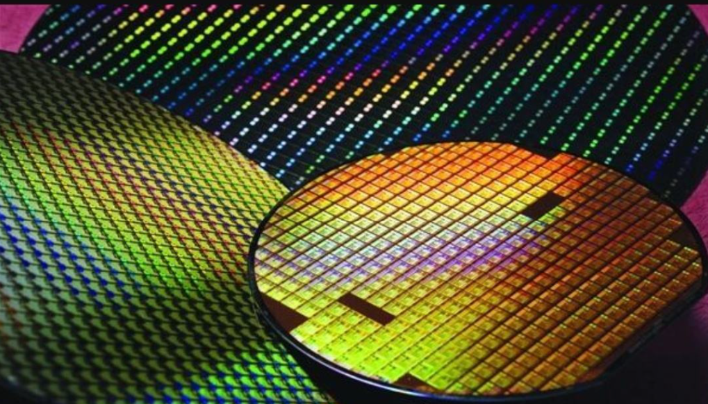 芯片|芯片巨头坐收渔翁之利，华为迎来新机遇，没用美国技术就是硬气