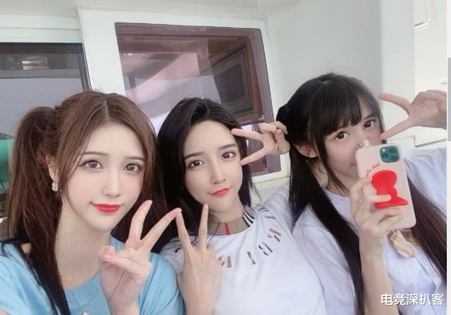 蔡萝莉|承认自己整容后，蔡萝莉在放飞自我的道路上越走越远，拍照无下限