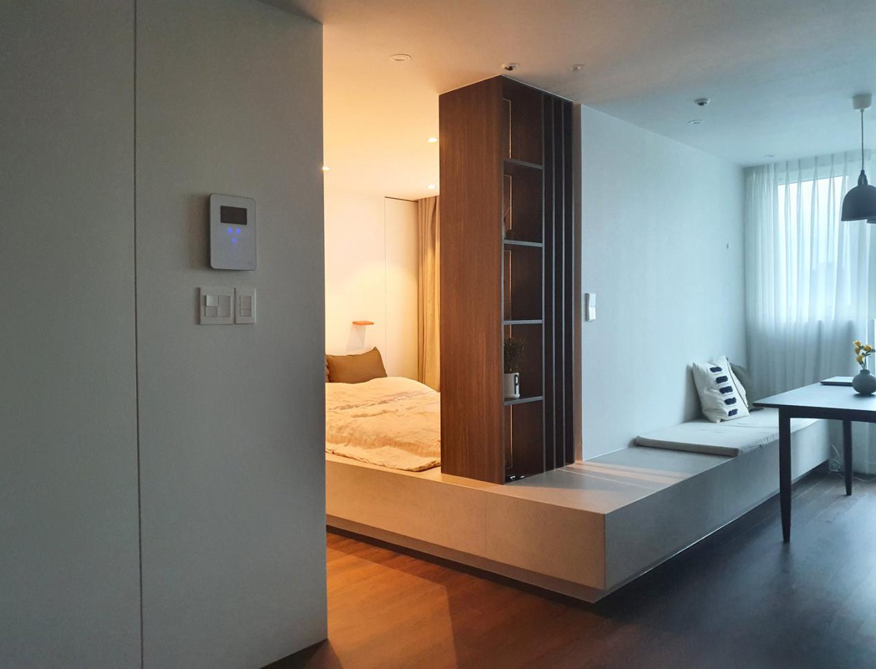 |她家仅56㎡小户型，客厅沙发一直做到卧室，难怪亲朋都“稀罕”