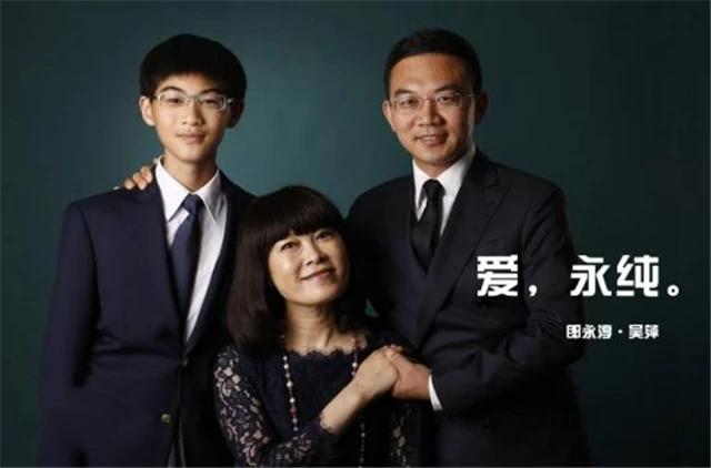 【郎永淳】辞职央视为发妻治癌，郎永淳在11：53分发悼文追思，网友：节哀