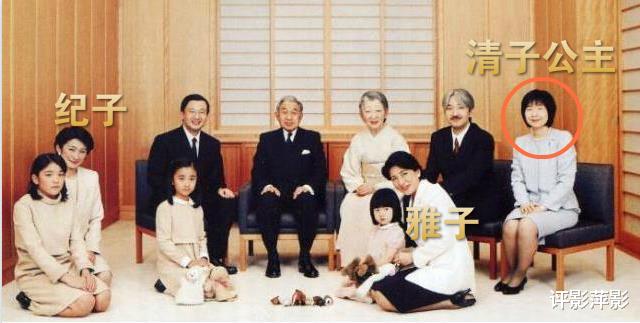 偏心的日本皇室，公主跟父母平坐，雅子皇後和紀子妃卻蹲地？-圖6