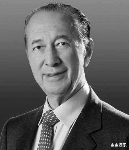 「何鸿燊」何鸿燊去世享年98岁，何猷君扶着母亲，儿媳奚梦瑶穿红色卫衣现身