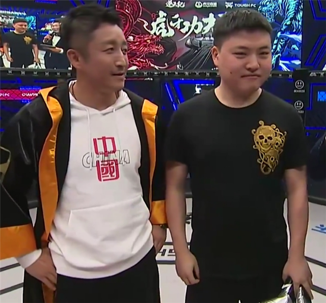 Uzi|uzi参加拳赛，女友却是去“追星”的，赛后还放出两人合影没小狗