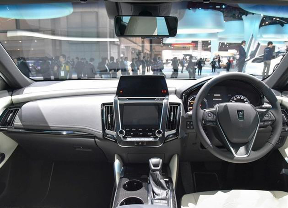 【丰田皇冠】全新皇冠海外上市，高颜值胜过宝马5系，网友却急眼：死不悔改