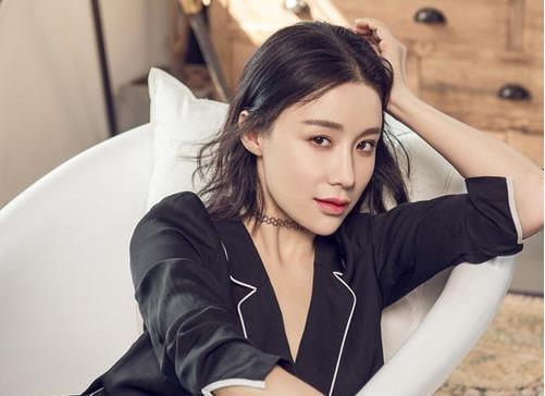 整容▲被整容毁了的女星，邓超杨幂曾为她配戏，今41岁沦落到无戏可拍！