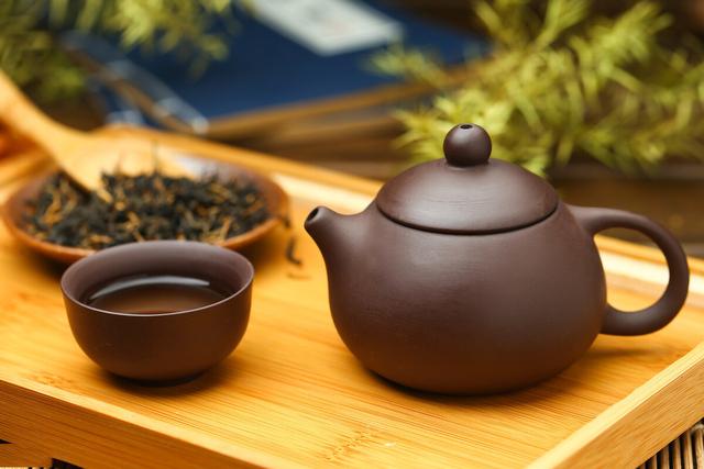 茶具|用紫砂壶泡白茶好不好？泡白茶用什么茶具最好？葵小茗为你解答
