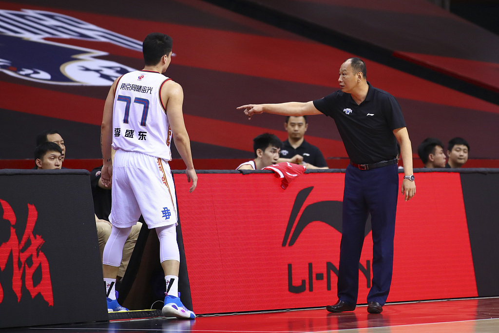 天津男篮|超级外援狂砍51分!CBA鱼腩队遭10连败,对手只有8人,还输了9分