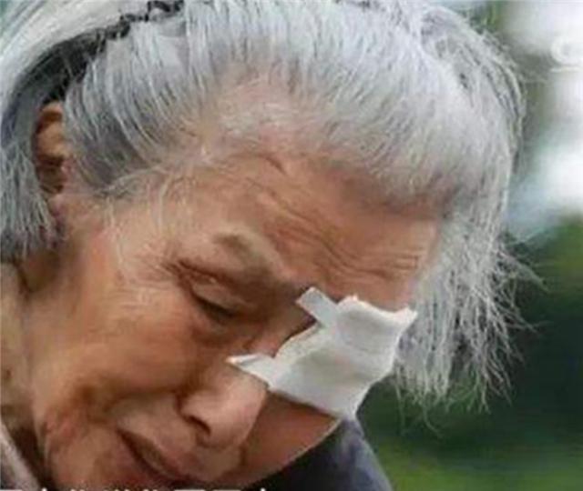 小志的历史观点|跨越77年的等待:93岁老人苦苦寻找爱人,见到对方灵位声泪俱下