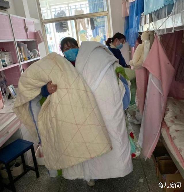 『事业编制』宿管阿姨发动“云晒被”，被学校破格专转正，享受事业编制待遇