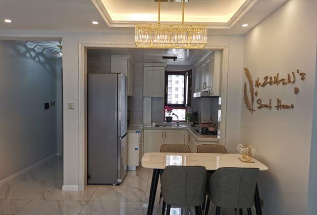 |晒晒全屋定制的新房，家具一入场大气上档次，客餐厅水晶灯太美了