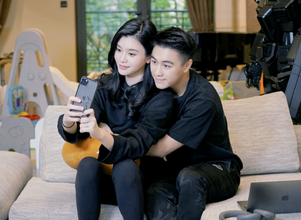 吴京|《幸福三重奏》三家聚餐,吴京“行大礼”感谢于谦,理由太腻味