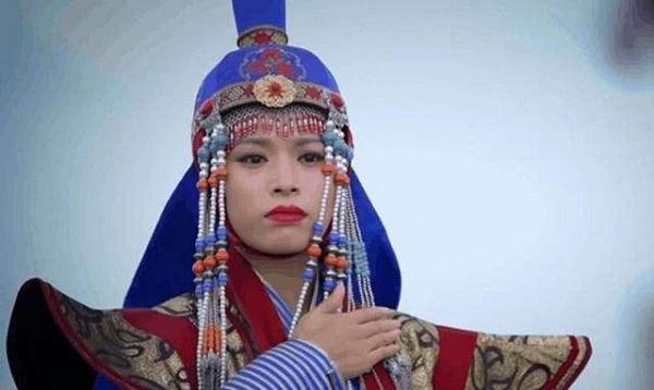 『成吉思汗』7岁小孩迎娶32岁曾祖母,曾祖母将其放入筐中打仗,为其生儿育女