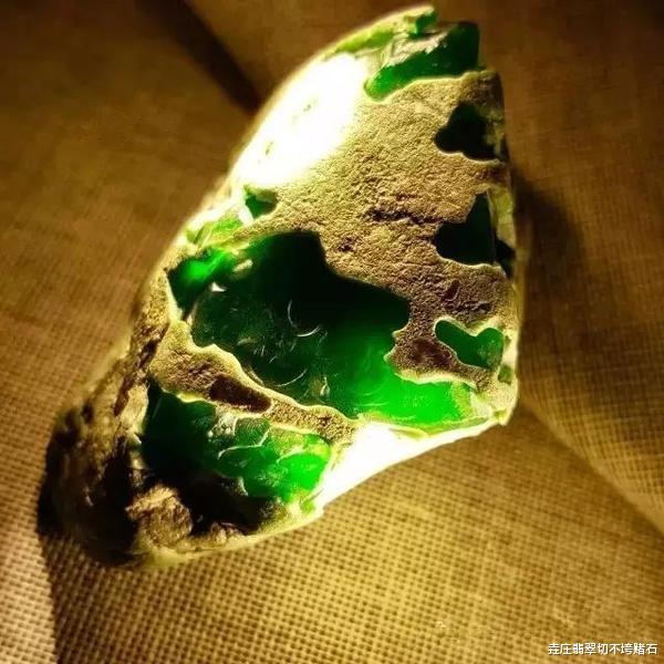 翡翠▲为什么说翡翠赌石的最高境界是取戒面？