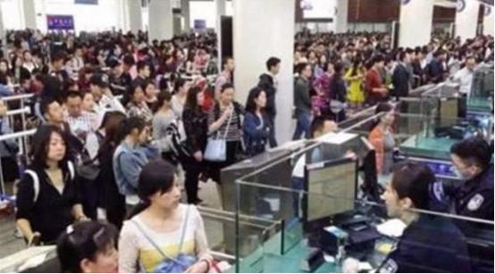 美国|美籍华人被遣返回国,失去美国国籍后,中国做法令人瞠目