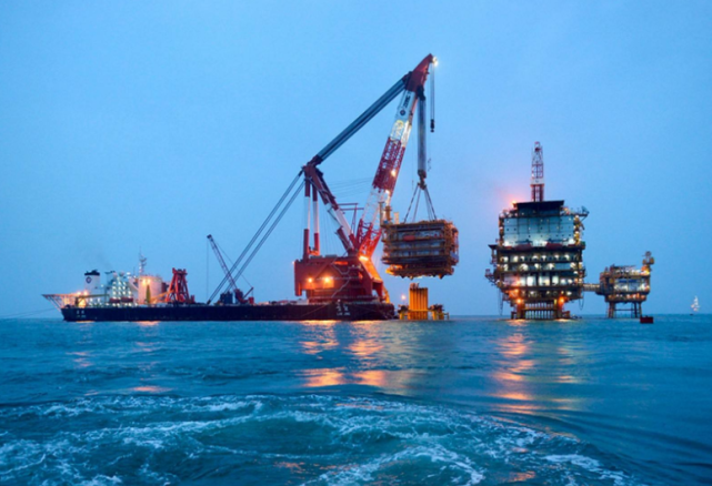 伊朗▲终于轮到美国低头，宣布用人民币替代美元后，美元地位或崩塌