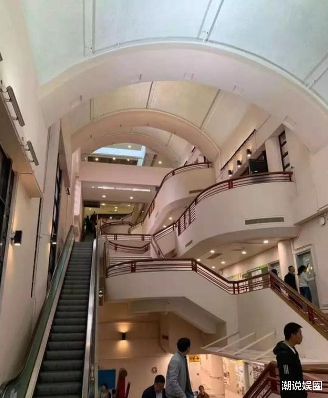李嘉欣|31年前深夜，李嘉欣进李嘉诚家门挑衅，将庄月明活活“气死”