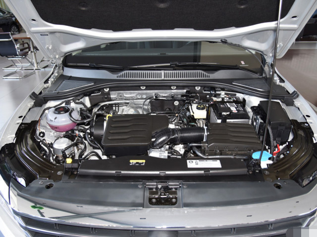 大众朗逸|大众朗逸跌至6.99万，油耗5.4L，买得起也养得起，可以放弃帝豪