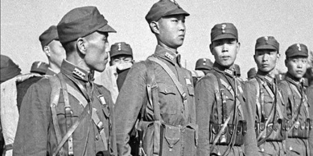 王甲本@唯一与敌军拼刺刀牺牲的军长，尸身屹立不倒，后被追晋上将军衔